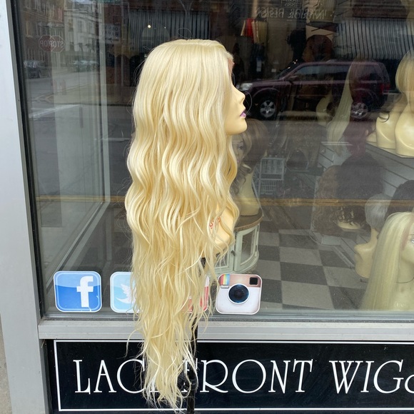 Long Mermaid Beach Waves Blonde Lace Front!! - Picture 5 of 7